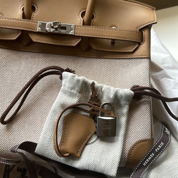 HERMÈS Limited Edition Birkin 25 handbag in Chai Swift leather and Toile H - Picture 7 of 14